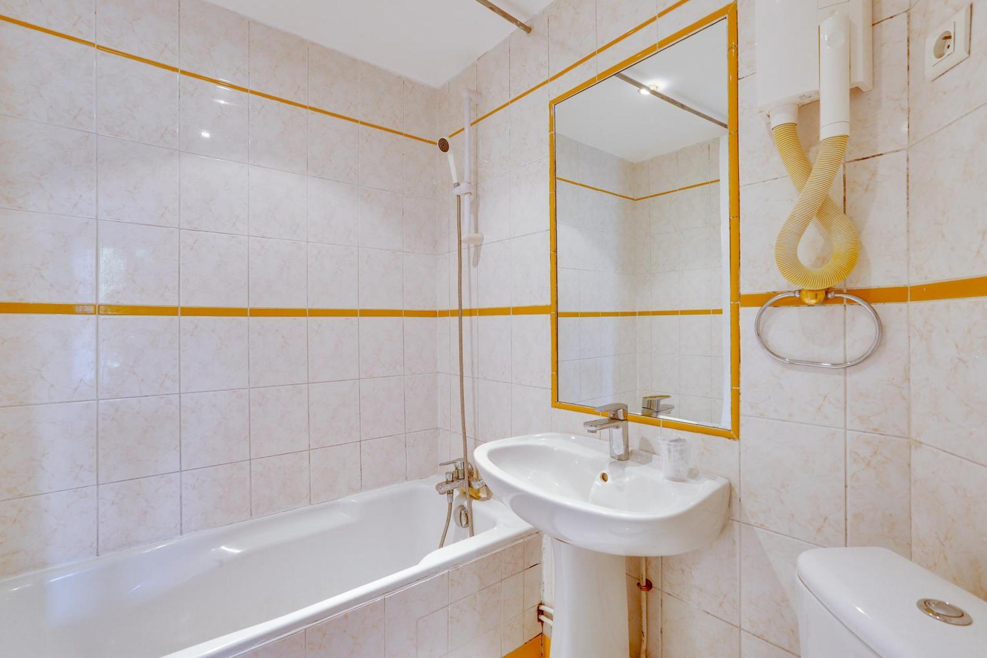 Du Square D'anvers 2*