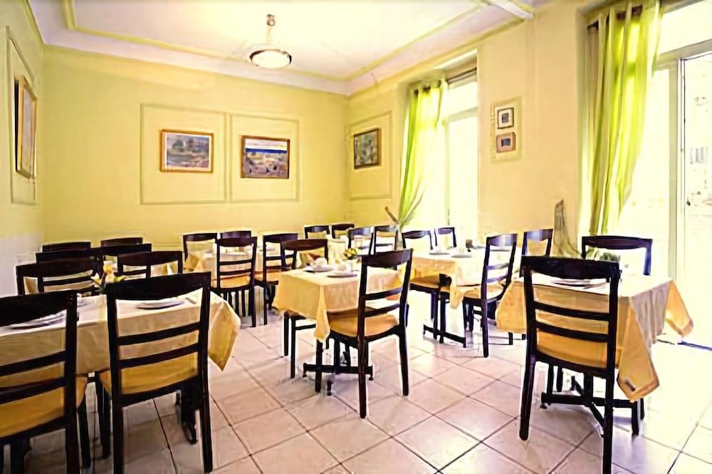 Hotel Du Square D'anvers 2*