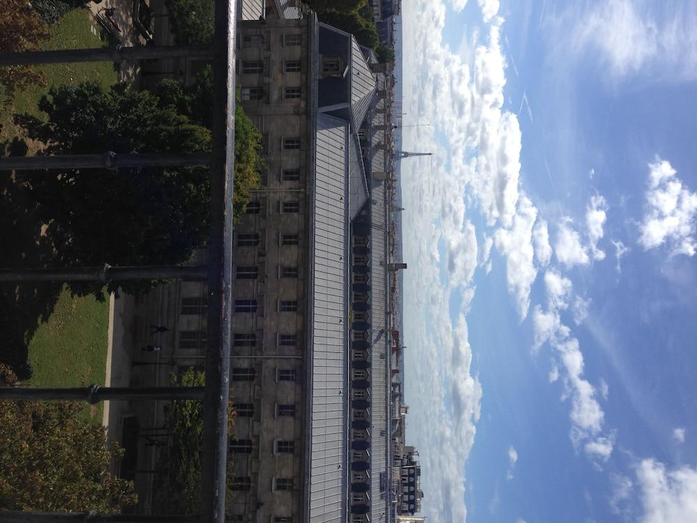 Du Square D'anvers Hotel