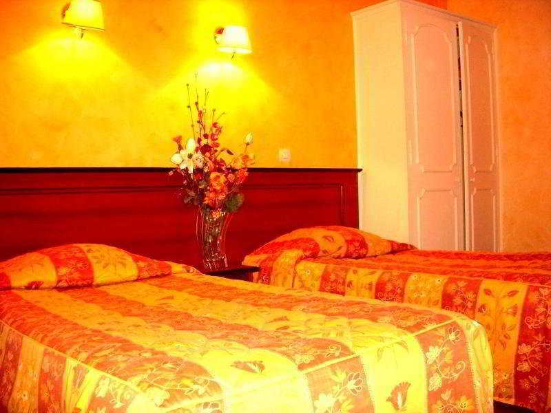 Du Square D'anvers 2*